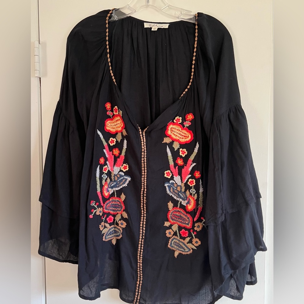 Solitaire brand black Tunic
with embroidery and flows arms. Size M